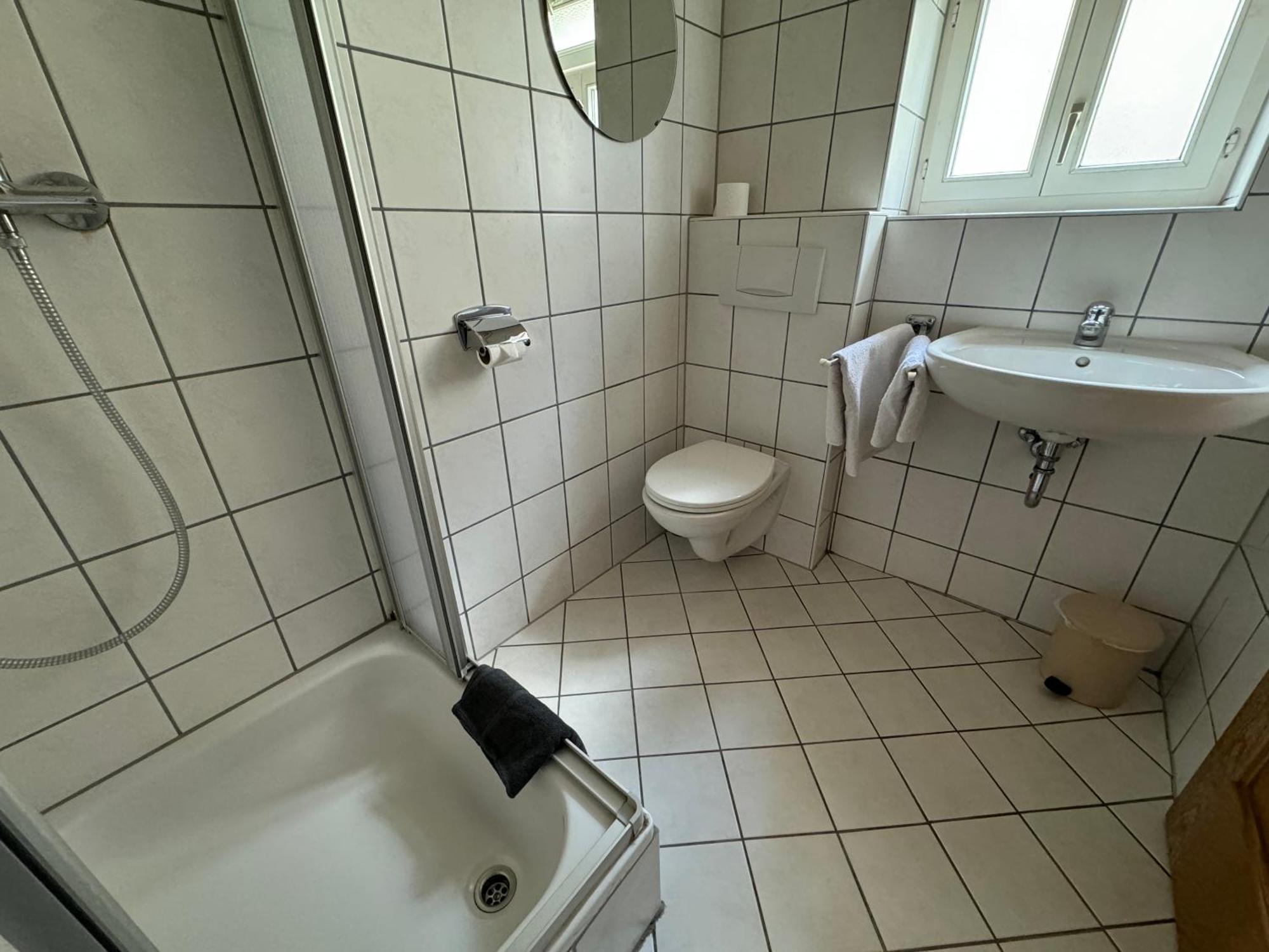 Zur Goldenen Krone Pension Stadtallendorf Zewnętrze zdjęcie