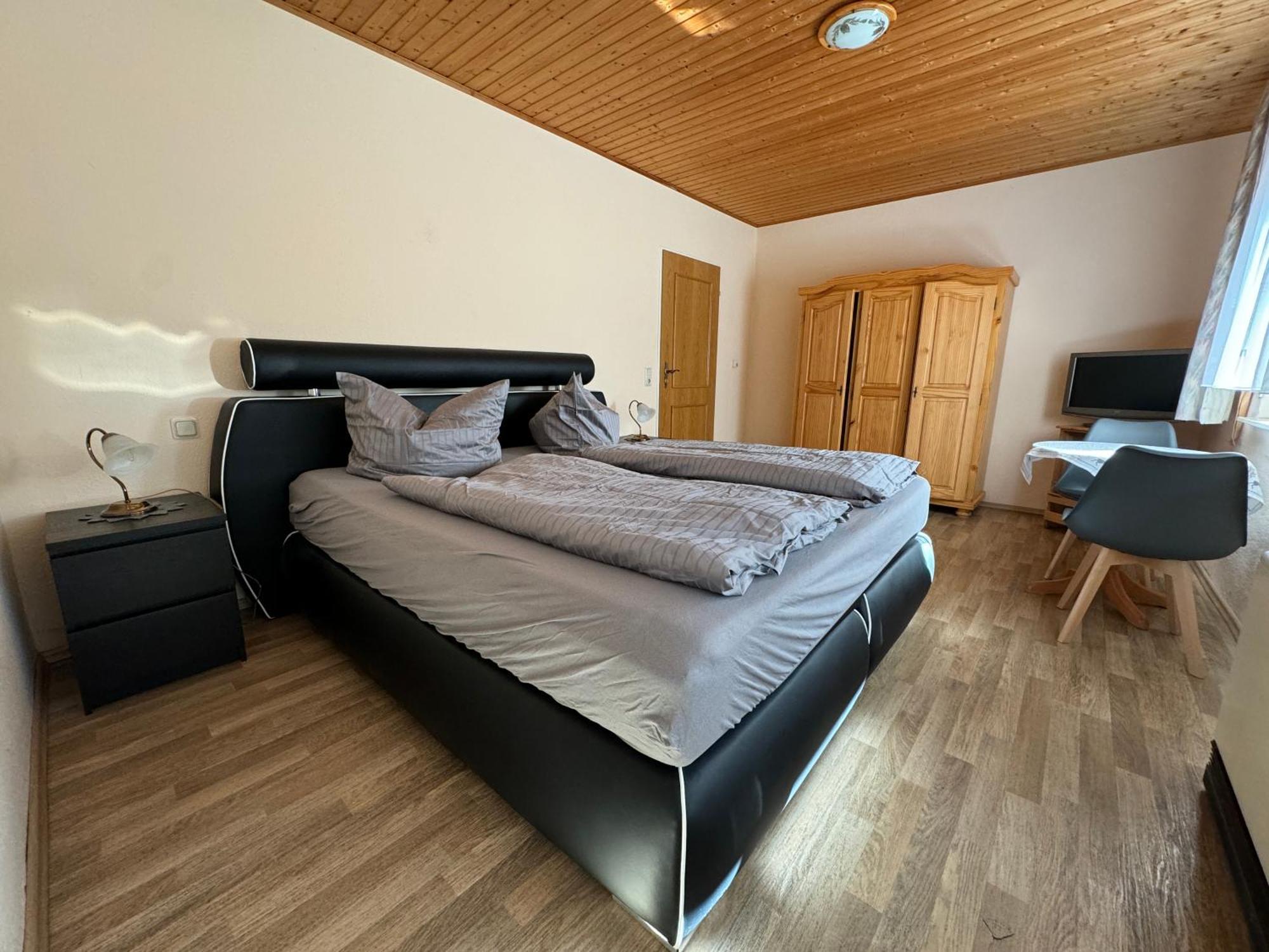 Zur Goldenen Krone Pension Stadtallendorf Zewnętrze zdjęcie