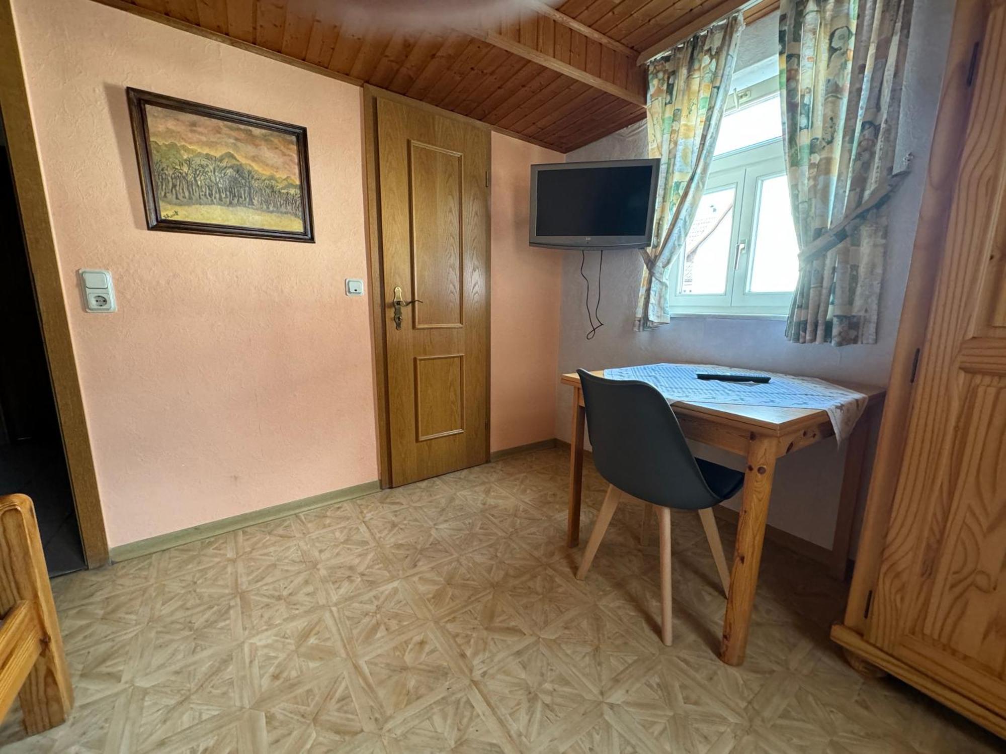 Zur Goldenen Krone Pension Stadtallendorf Zewnętrze zdjęcie