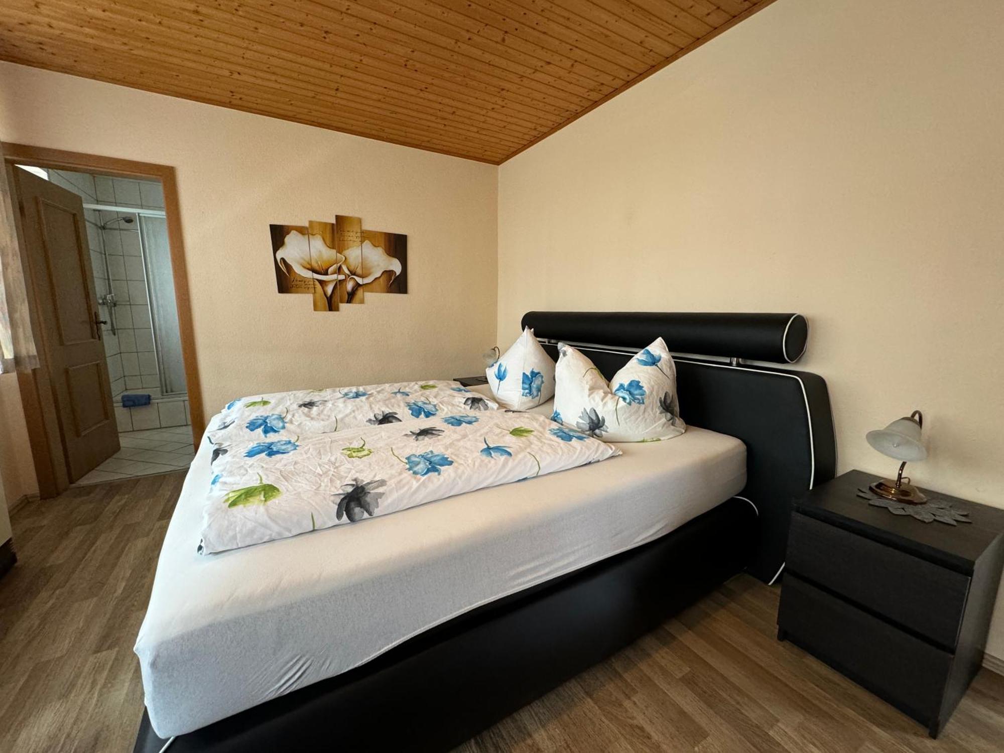 Zur Goldenen Krone Pension Stadtallendorf Zewnętrze zdjęcie