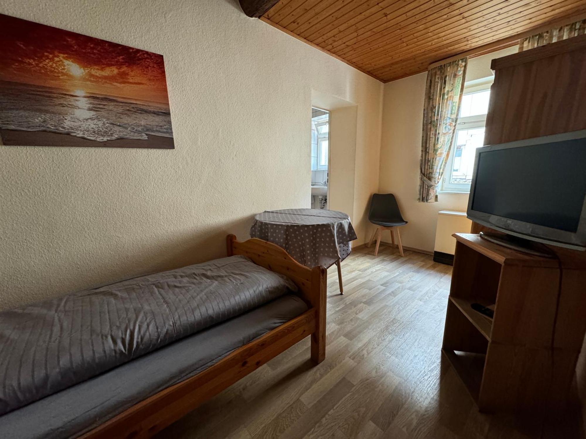 Zur Goldenen Krone Pension Stadtallendorf Zewnętrze zdjęcie