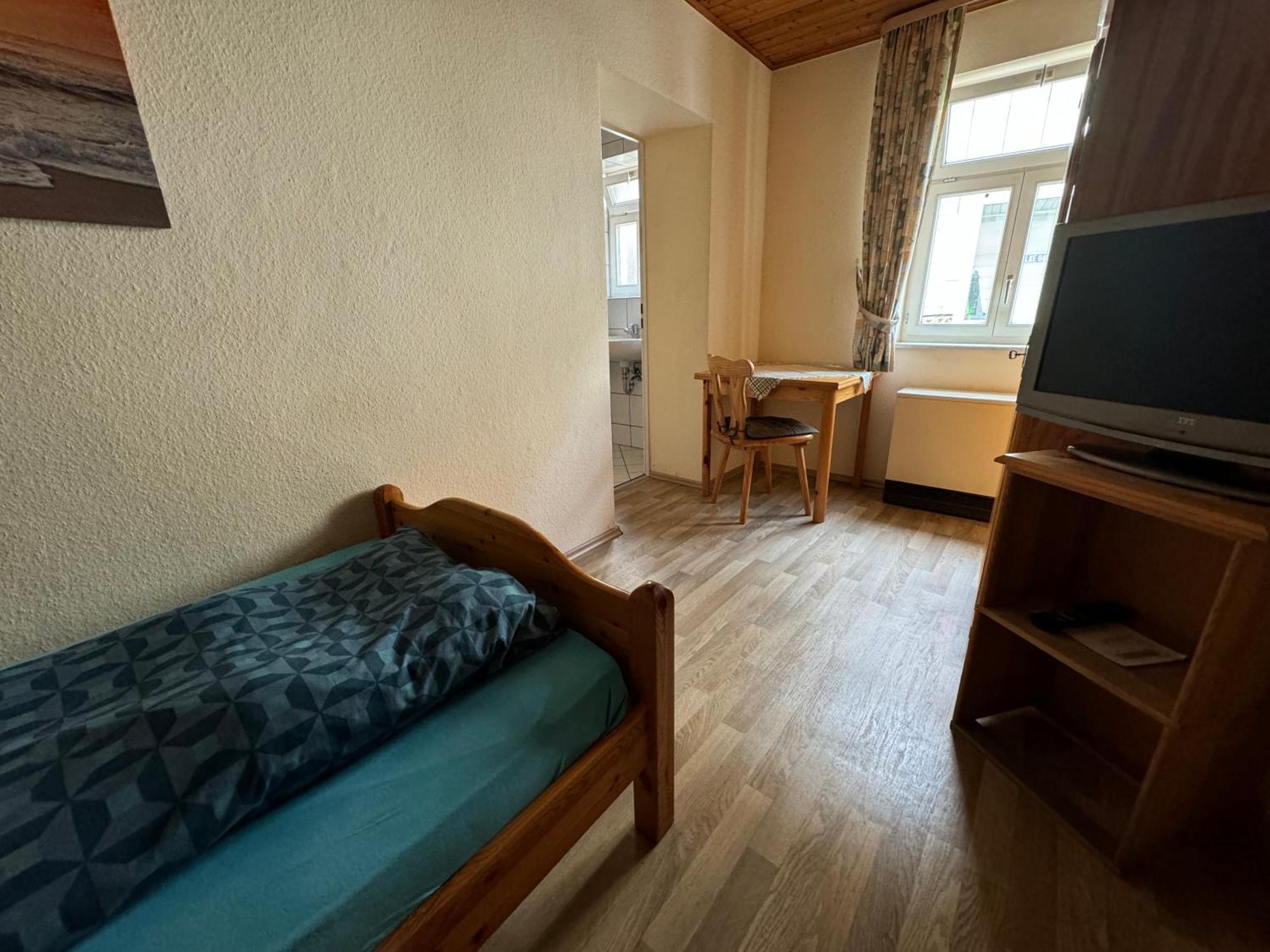 Zur Goldenen Krone Pension Stadtallendorf Zewnętrze zdjęcie